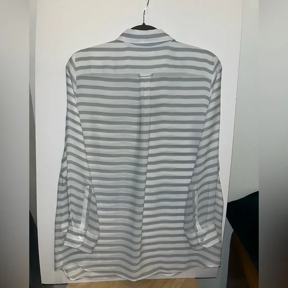 Petite 🍌 Banana Republic Button Down - Picture 4 of 13